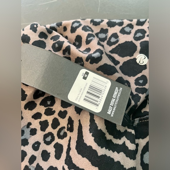 Bally total fitness leopard mash cinder size M. - Picture 5 of 5